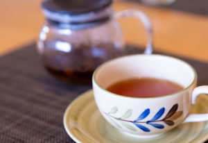 紅茶（カップとソーサー）の写真素材