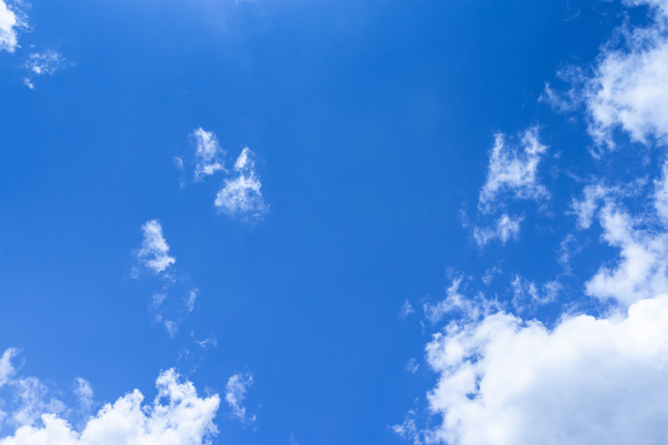 晴天の空と雲の写真素材