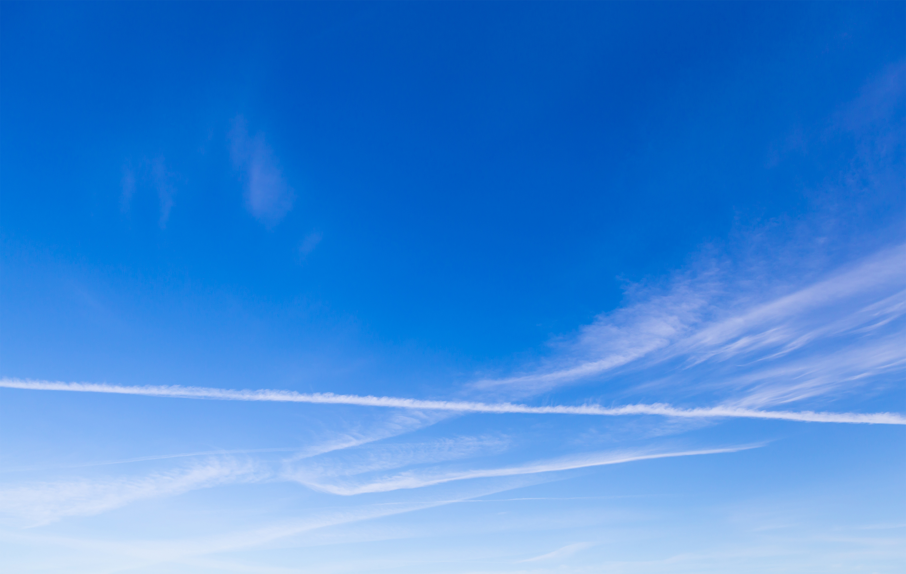 飛行機雲と青空 無料の高画質フリー写真素材 イメージズラボ