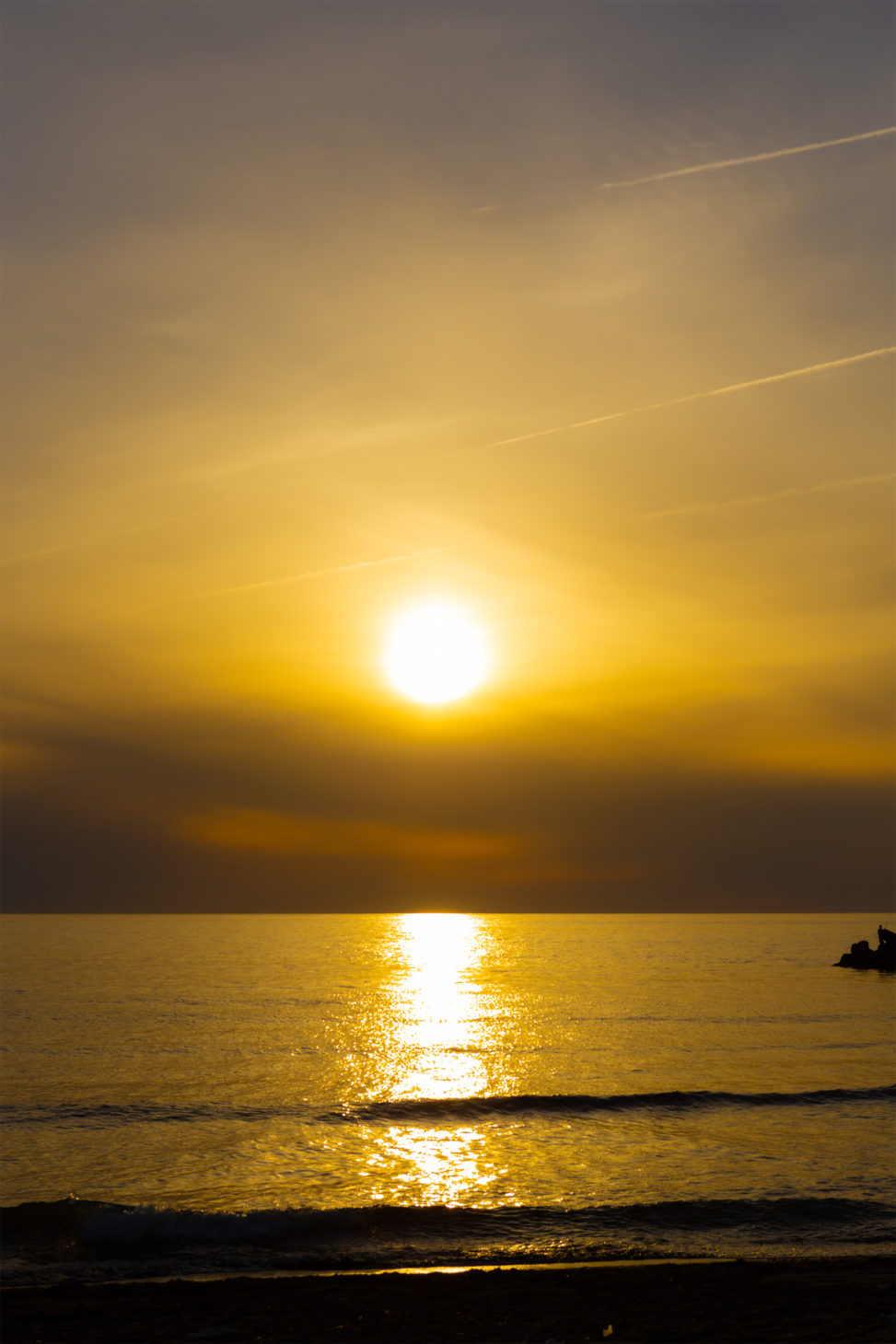 日本海に沈む夕日03の写真素材