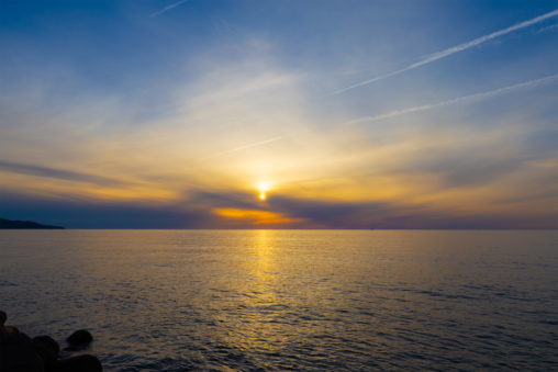 日本海に沈む夕日04の写真素材