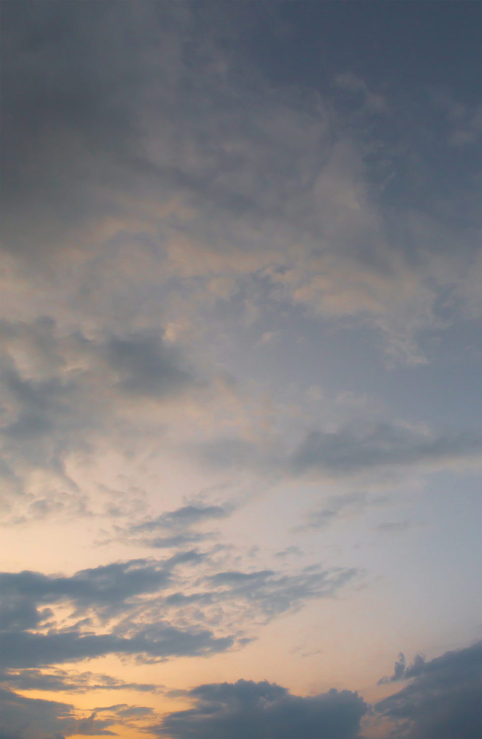 夕暮れ時の空と雲02の写真素材