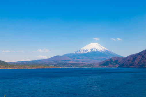 本栖湖と富士山02のフリー写真素材