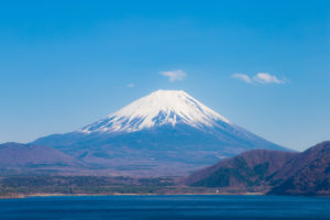 本栖湖と富士山03のフリー写真素材