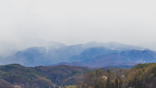 山と霧のフリー写真素材