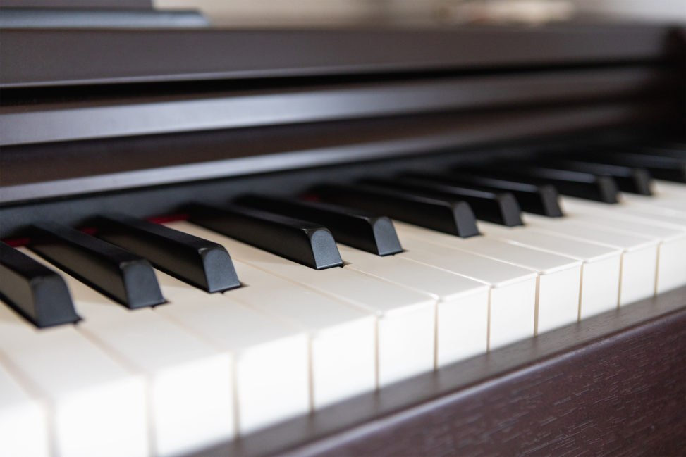 電子ピアノの鍵盤のフリー写真素材