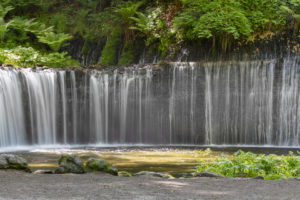 軽井沢の白糸の滝（アップ）のフリー写真素材