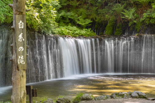 軽井沢の白糸の滝02のフリー写真素材