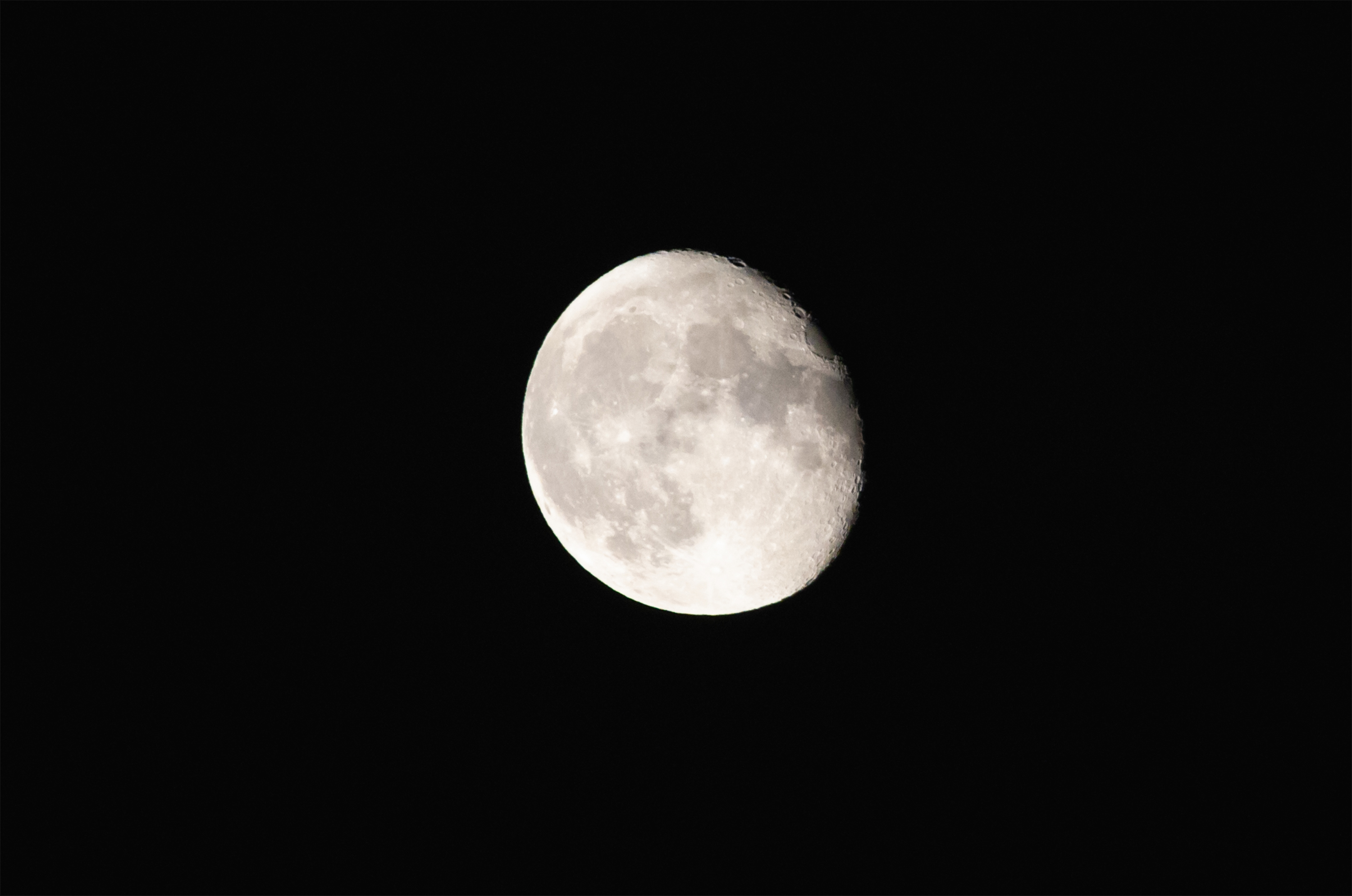 夜空の月 無料の高画質フリー写真素材 イメージズラボ