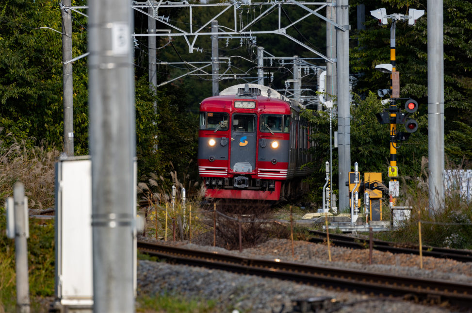 ローカル電車／鉄道・正面アングルの写真