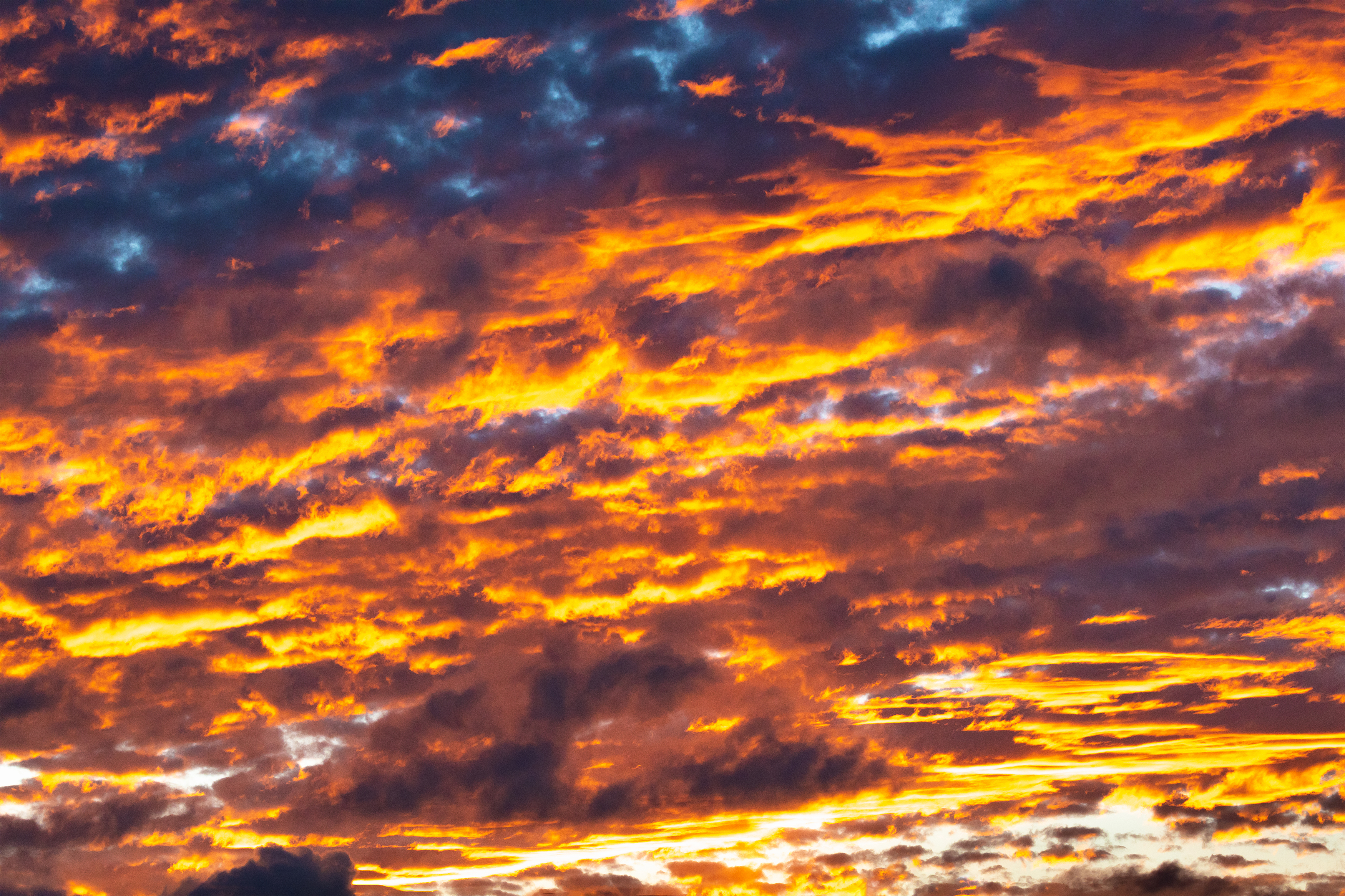 燃えるような茜雲 夕焼け 無料の高画質フリー写真素材 イメージズラボ