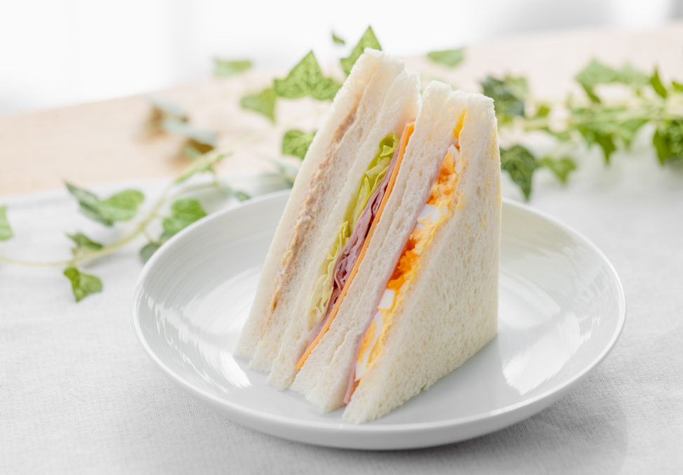 ミックスサンドイッチ（たまご／レタスハム／ツナ）の写真