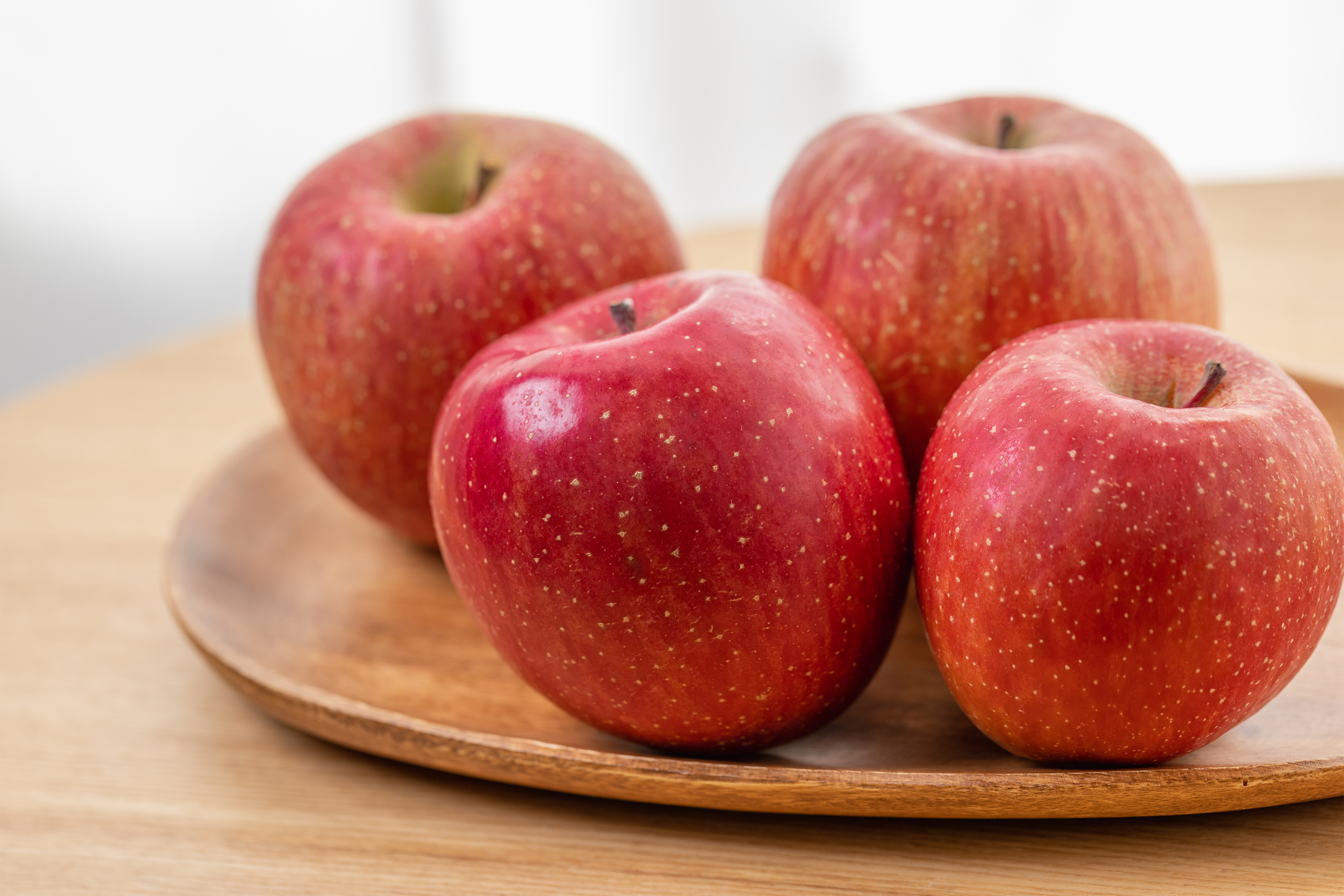 リンゴ 林檎 木のお皿 無料の高画質フリー写真素材 イメージズラボ