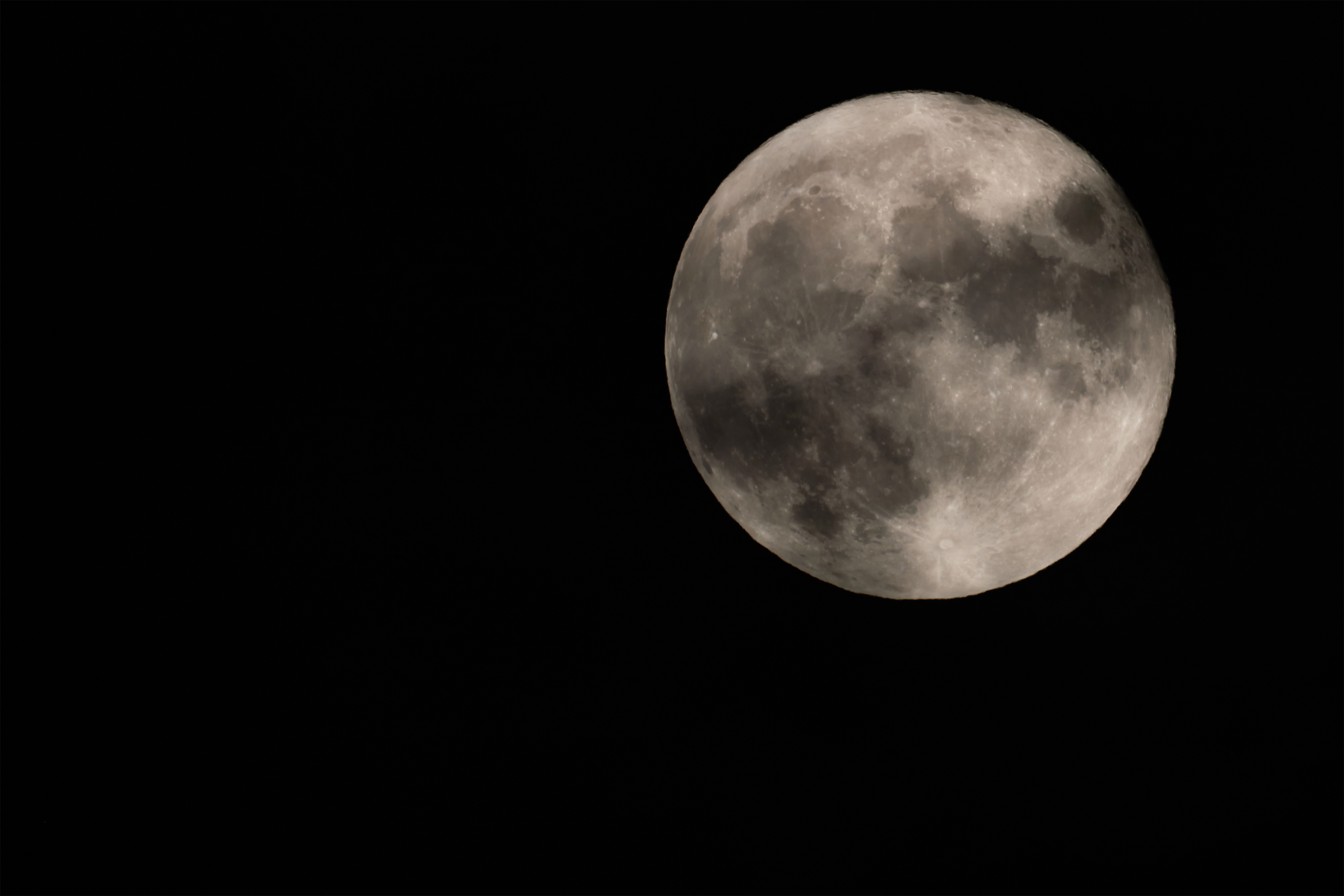 雲がかかった満月 無料の高画質フリー写真素材 イメージズラボ